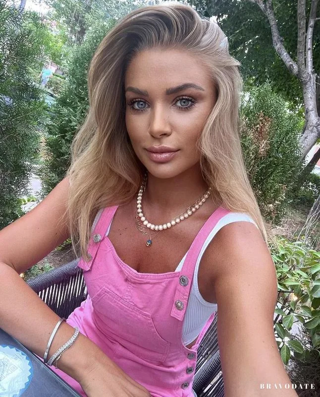 Alexandra, 40