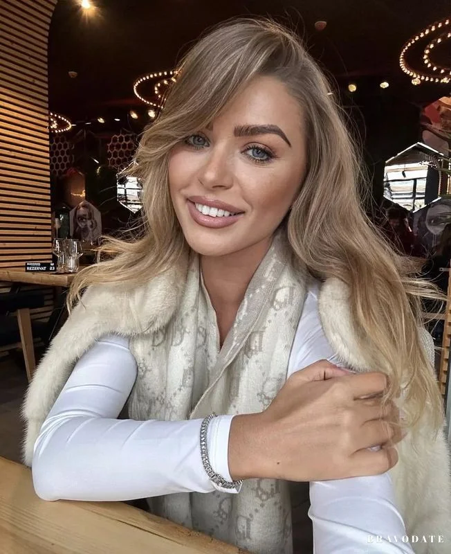 Alexandra, 40