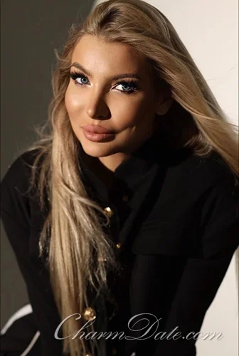 Nadiia, 31