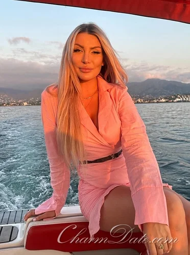 Nadiia, 31