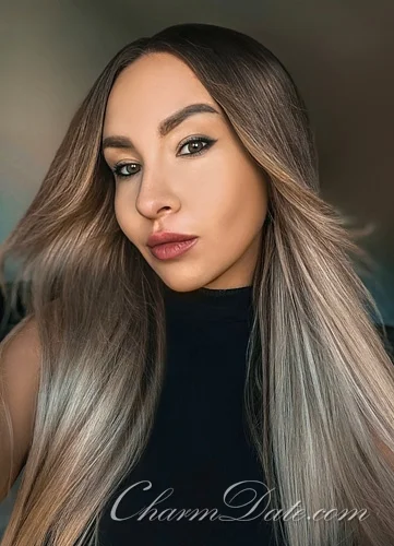 Anna, 32
