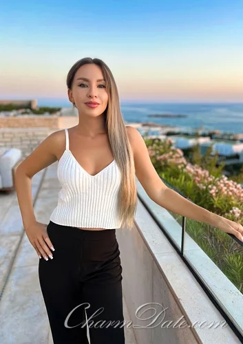Anna, 32