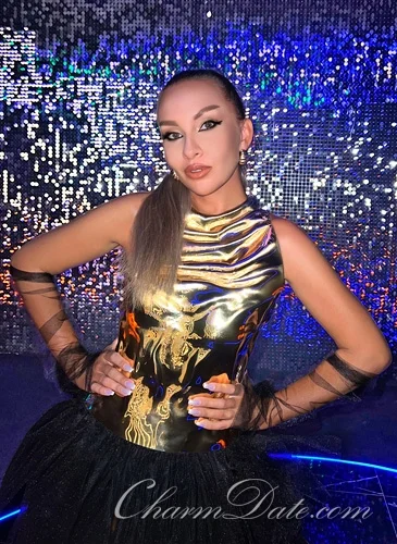 Anna, 32